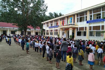 Học sinh múa hát